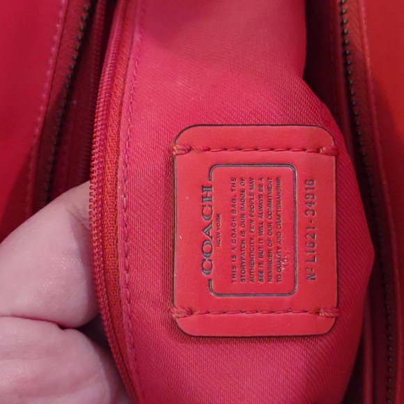 Coach Pebbled Swagger 27 Bag - Picture 10 of 11